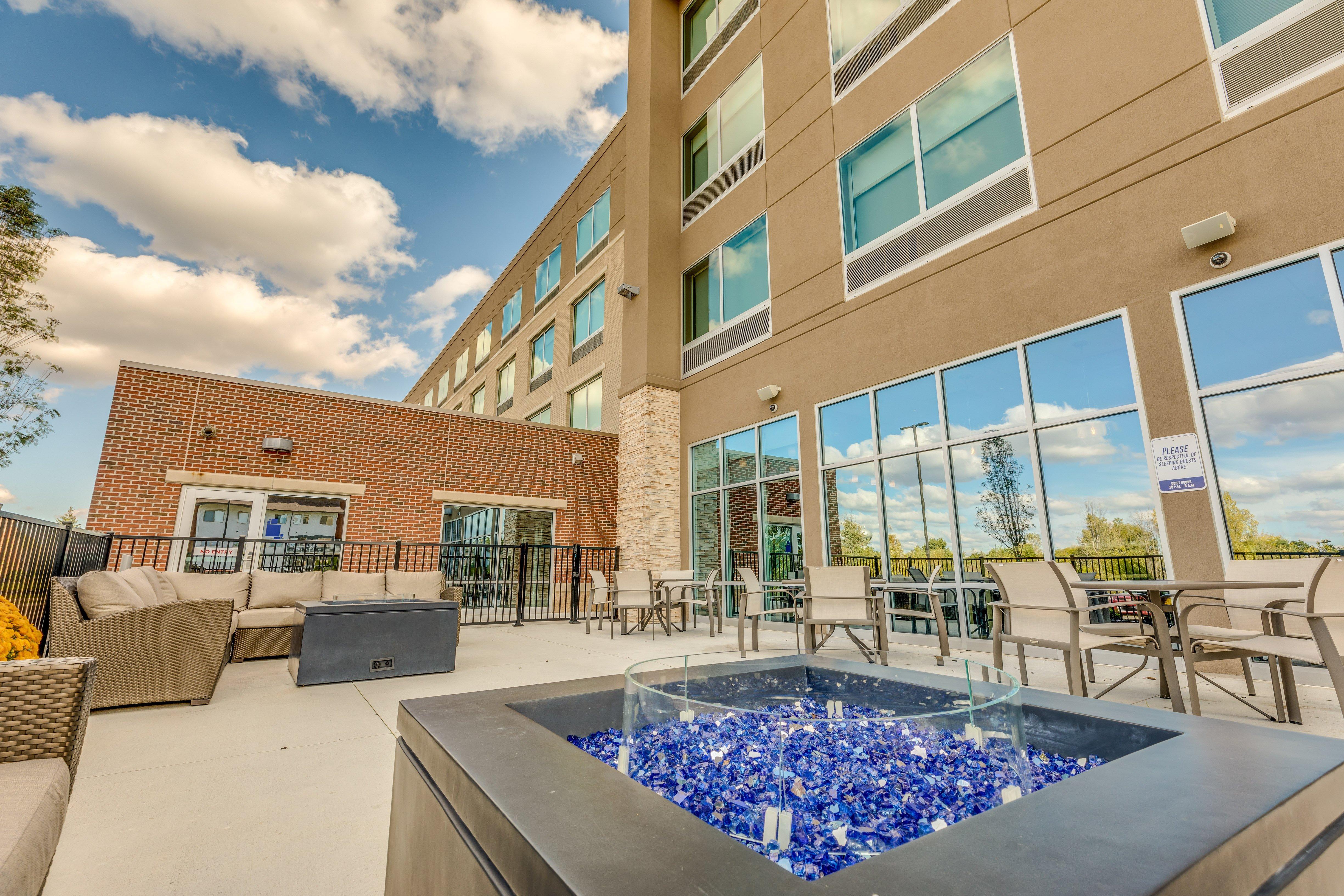 Holiday Inn Express & Suites Okemos - University Area By Ihg Dış mekan fotoğraf